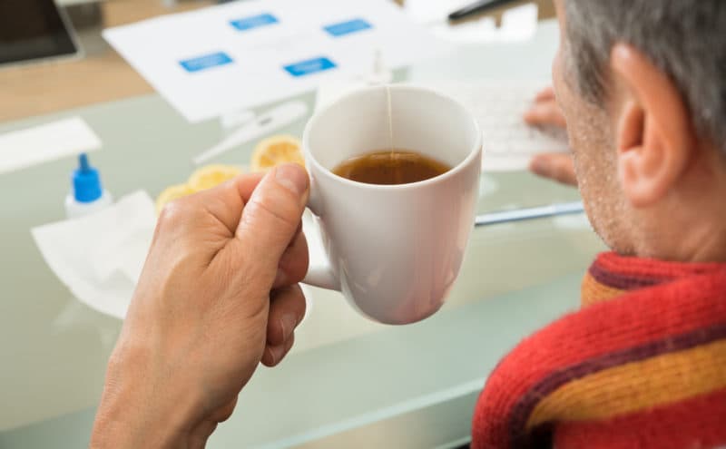 仕事中に紅茶を飲むメリットとは？効果やおいしい紅茶を煎れるコツも紹介