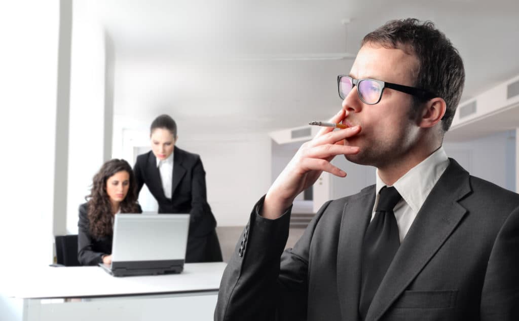 オフィス内の分煙は厚生労働省のガイドラインで定められている